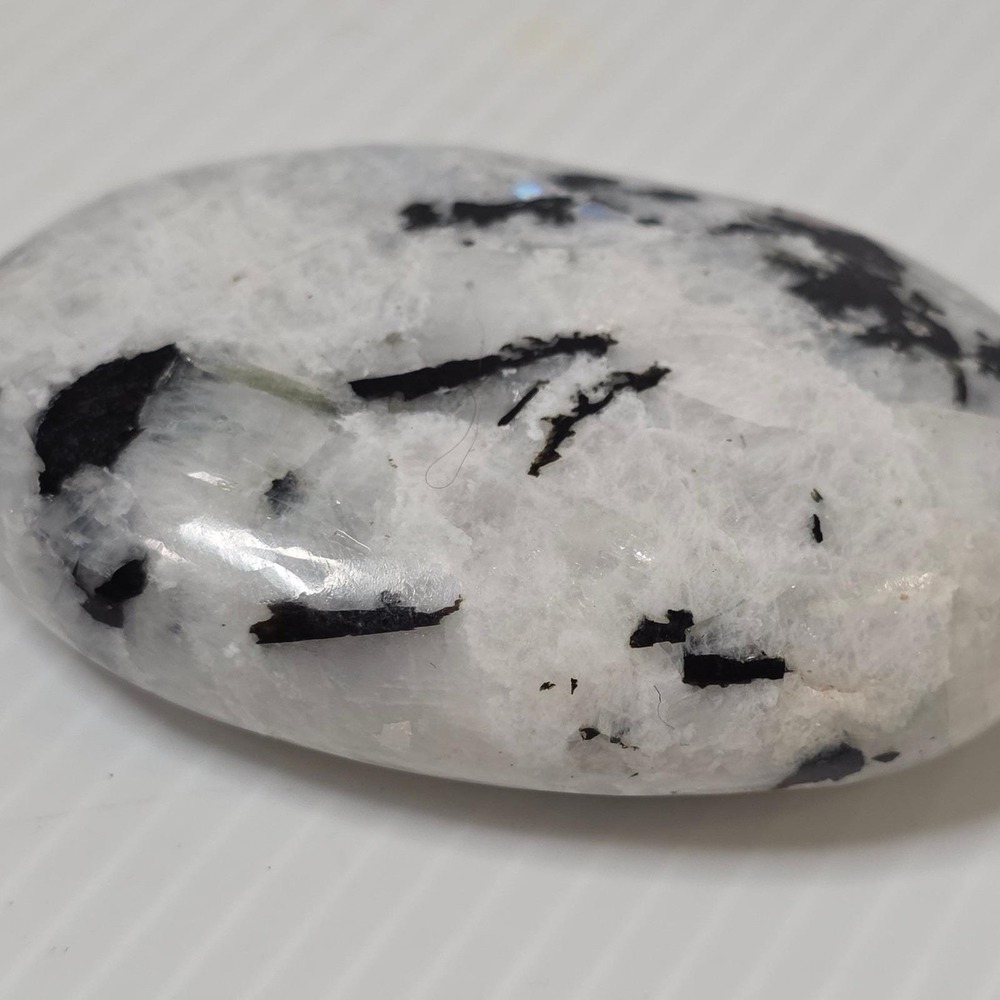 Unbranded Moonstone Palm Stone 2.75in White Black Excellent‎ Specimen